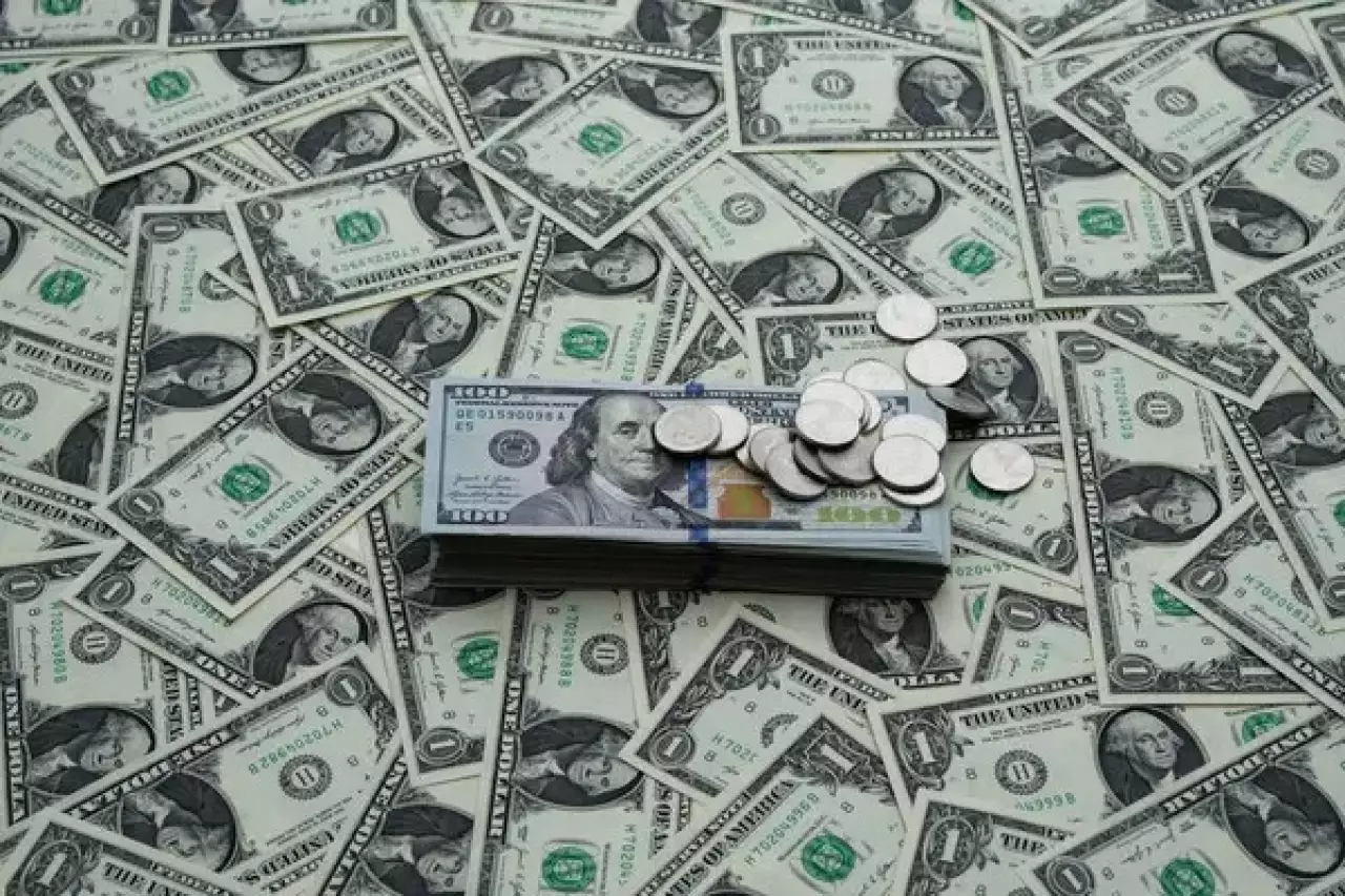 Курс доллара превысил 472 тенге на торгах в Казахстане