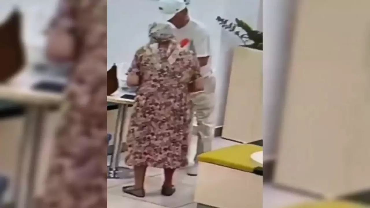 Обманутые мошенниками пенсионеры взорвали торт с петардой в банке