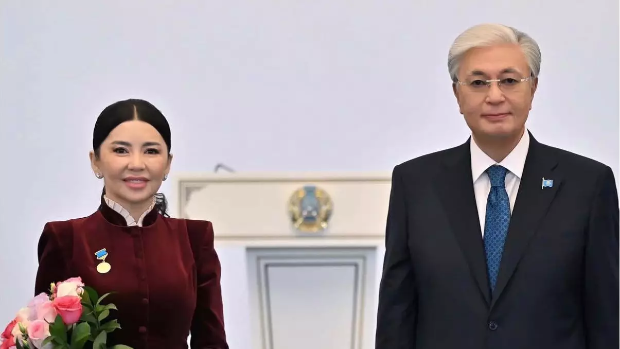 «Ресми табыстады»: Тоқаев белгілі әншіні арнайы құттықтаған