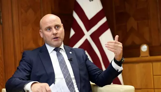 Премьер-министр Латвии заявил, что страна усиливает охрану дамбы и газового хранилища из-за угрозы со стороны России.