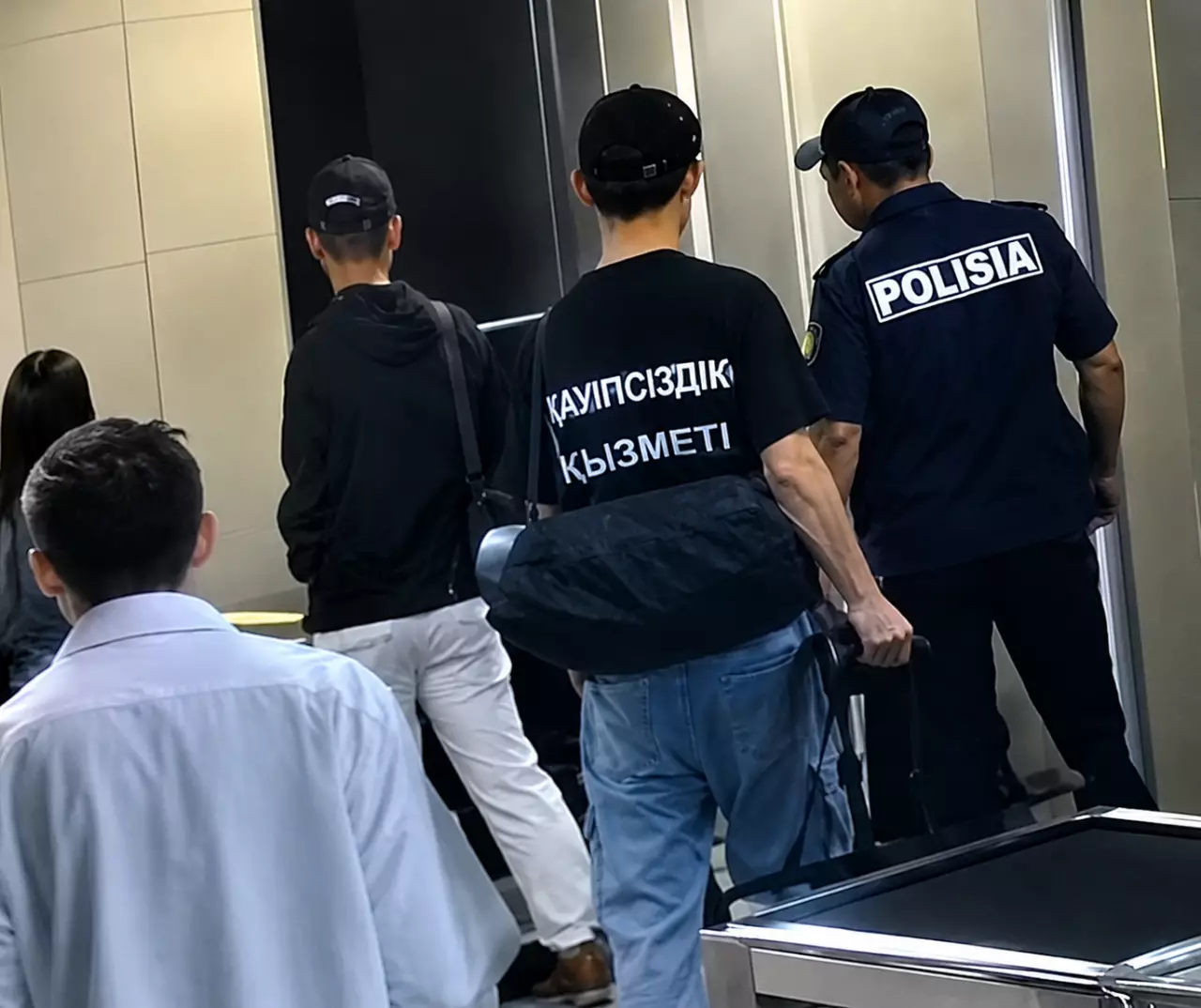 Пошутил в метро Алматы и оказался под арестом