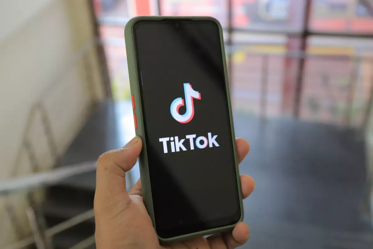 Қазақстандықтарды TikTok арқылы Англиядағы жұмысқа орналастырамыз деп алдаған