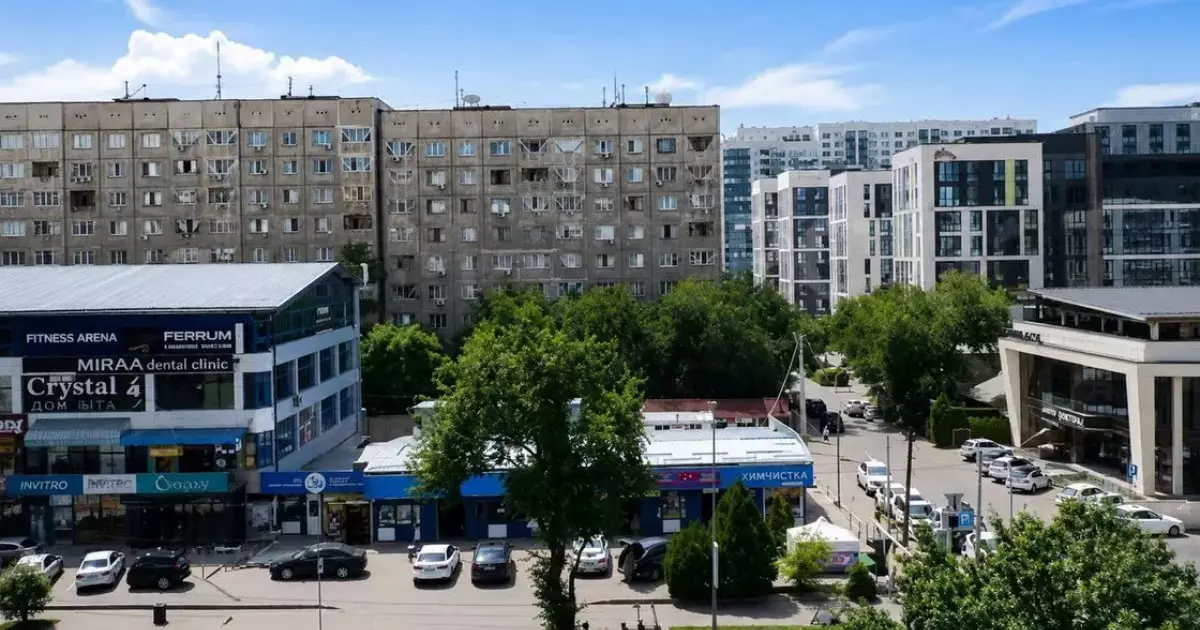  Алматыда 70 жастағы әйел бесінші қабаттан құлап, көз жұмды 