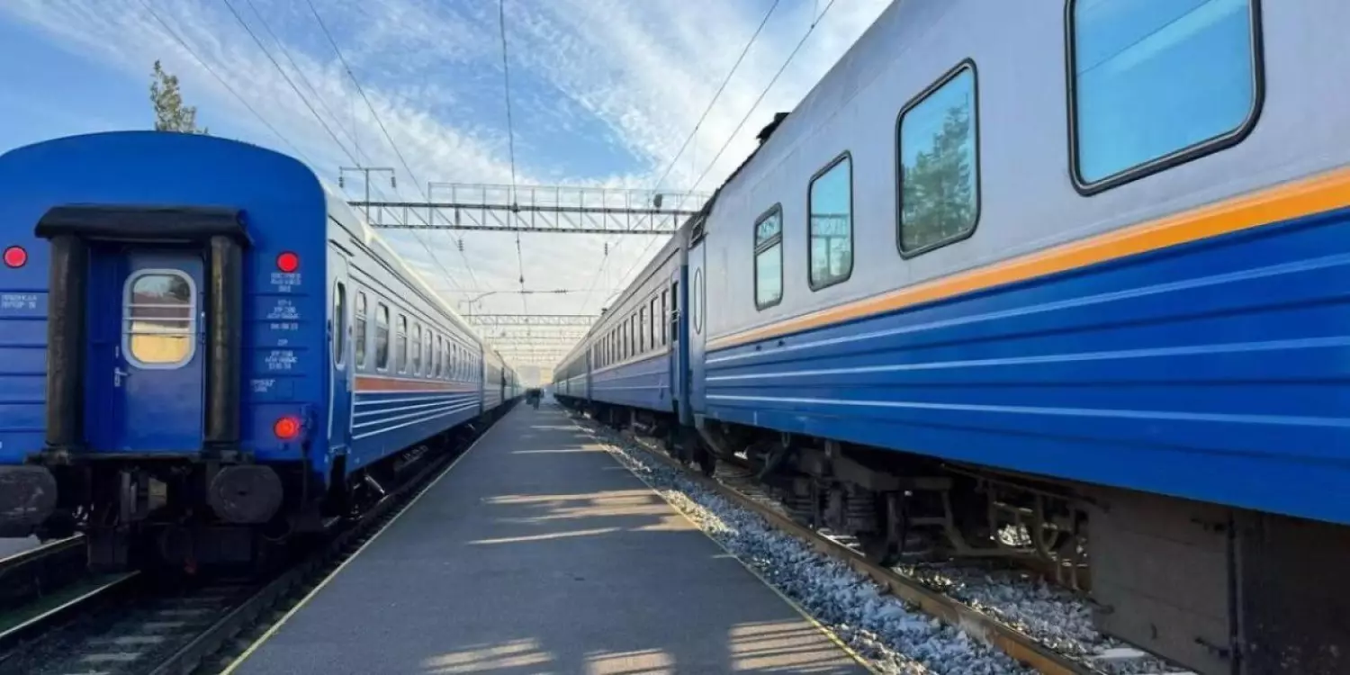 Пойызда жолаушы көз жұмғаннан кейін жолсерік күтпеген әрекетке барды