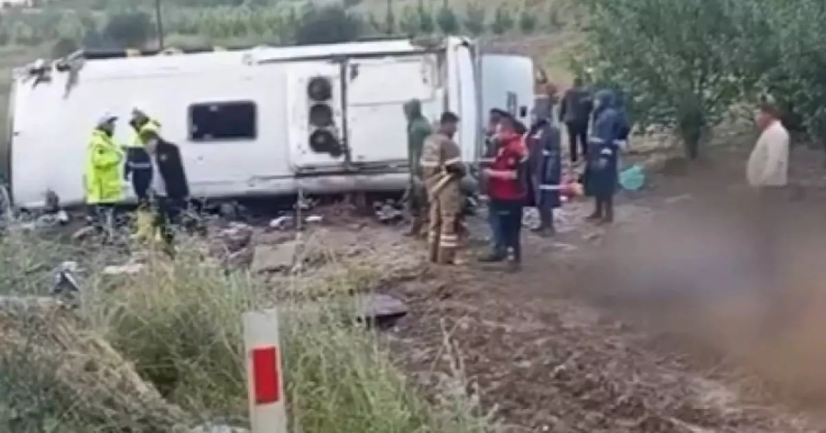  Мектеп автобусы апатқа ұшырап, 20 оқушы мерт болды 