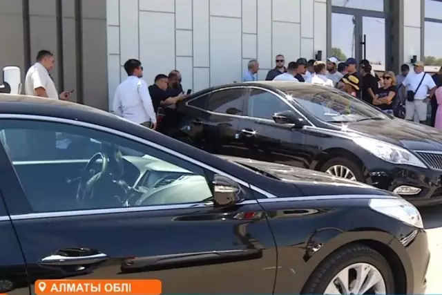 Салон арқылы көлігін сатқысы келген 30-дан аса адам көліксіз қалды
