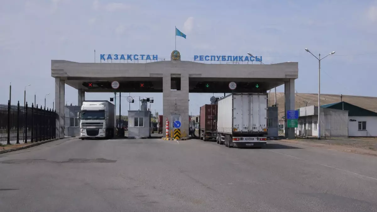  Қазақстан шекарасы арқылы жанармайды заңсыз шығармақ болған Қытай азаматтарына айыппұл салынды 