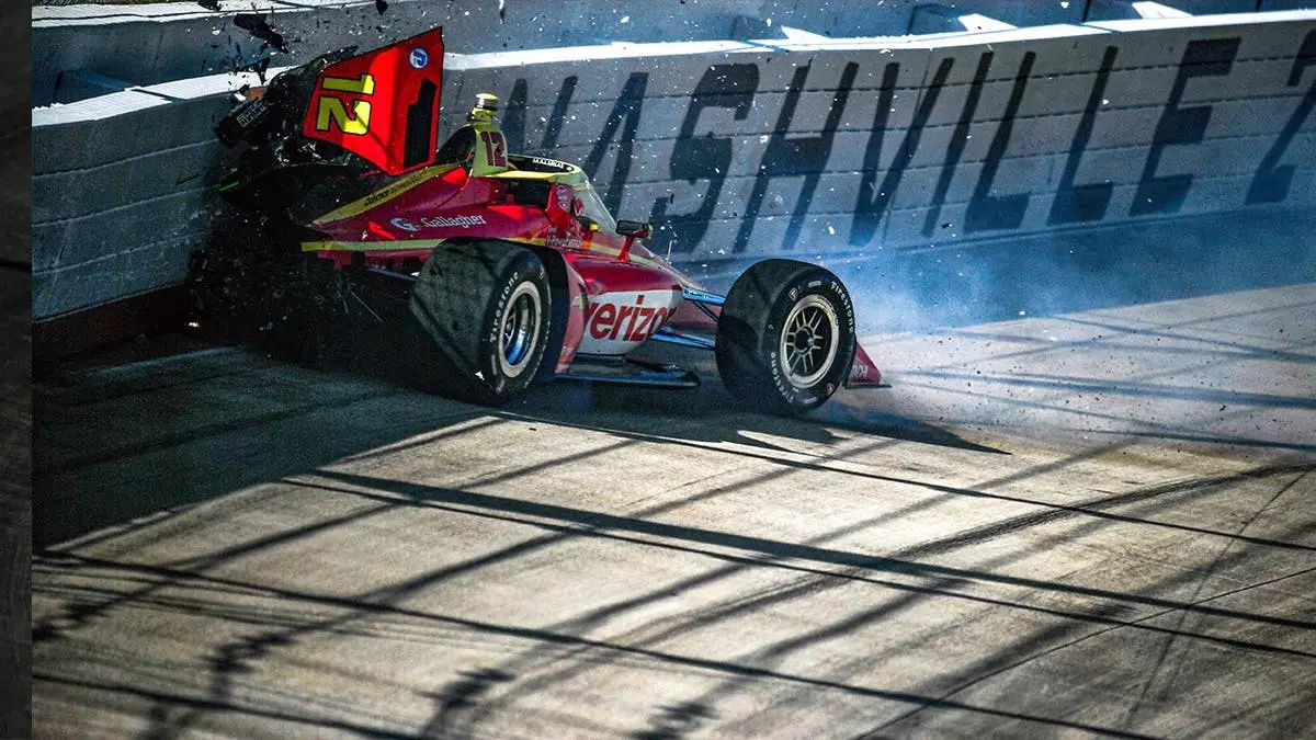 Гонщик IndyCar Дэвид Малукас выбыл из квалификации после серьёзной аварии на Nashville Superspeedway.