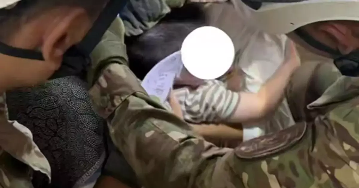  Жезқазғанда екі жасар баланың басы пластик құмыраға кіріп кетіп, шықпай қалған 