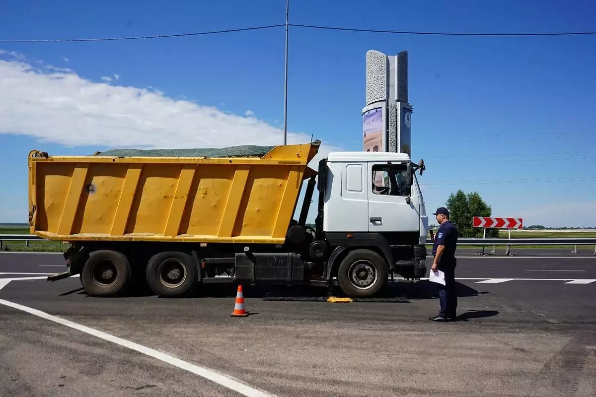 В СКО решился вопрос с брошенными на обочинах фурами 