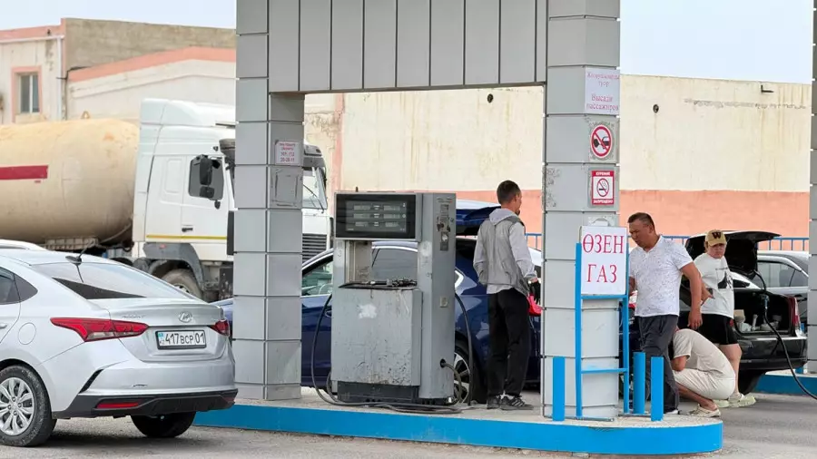 Ақтауда газ құю бекеттерінде қайтадан ұзын-сонар кезек пайда болды