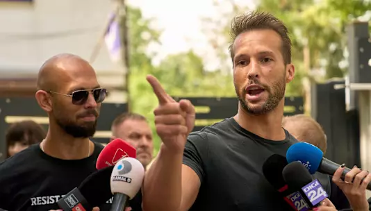 Что нужно знать о братьях Тейт, блогерах, которым предъявлены обвинения в изнасиловании и торговле людьми.