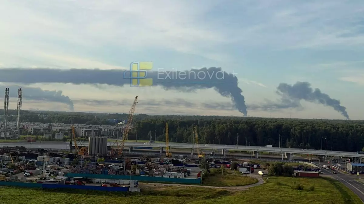 Ночная атака на Подмосковье: горят нефтебаза и склады, есть раненые