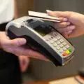 Казахстан перешел на единый QR-код безналичной оплаты