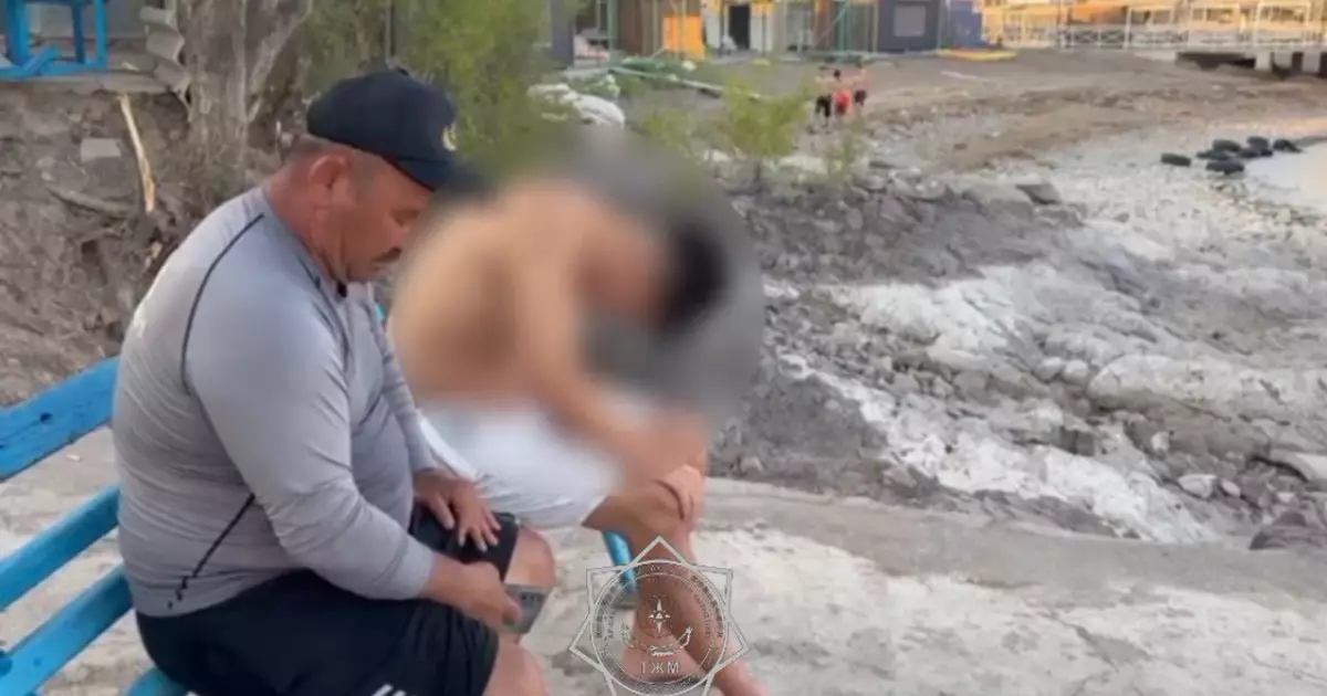  Қапшағайда су аттракционынан құлаған жігіт қолын шығарып алды 