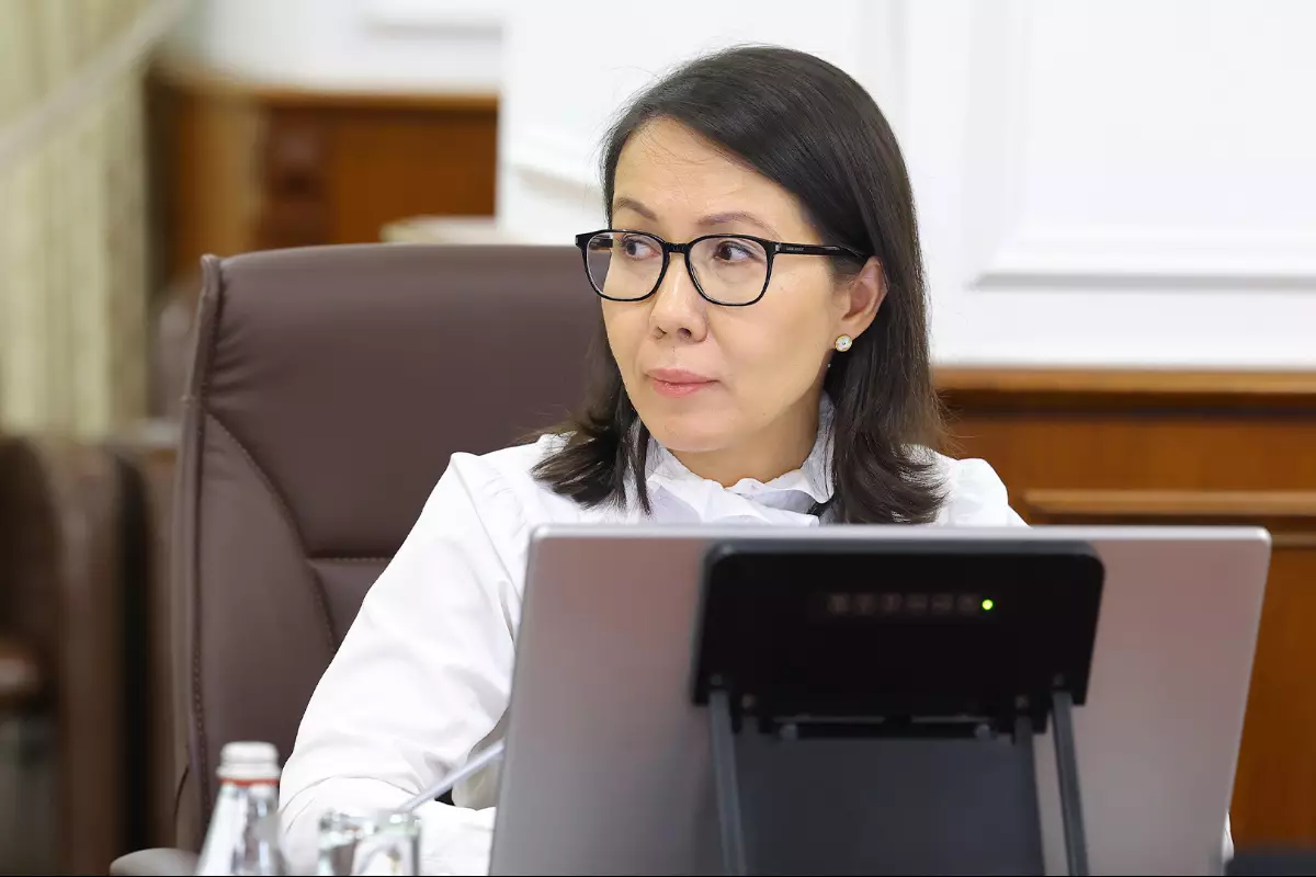 Премии сотрудникам и просроченные сроки: за что оштрафовали замглавы Нацбанка