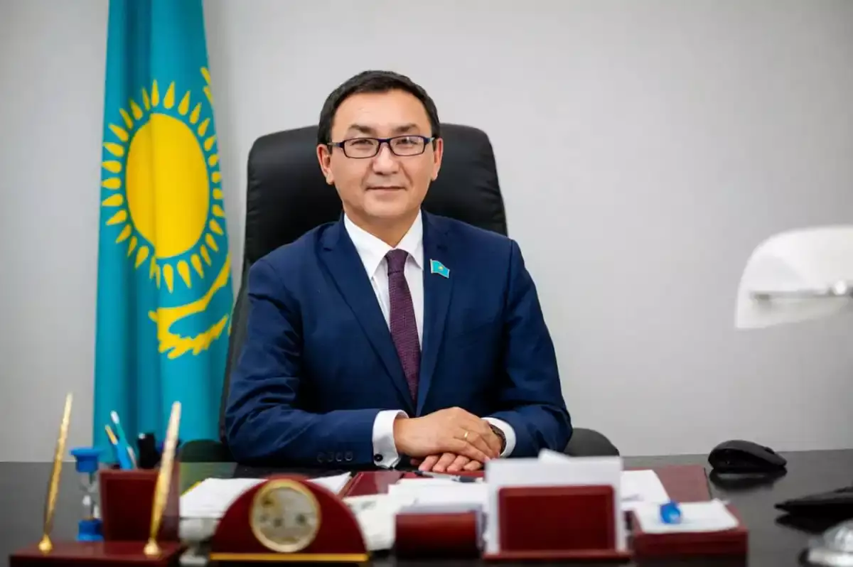 БҚО университетінің ректоры қызметтік өкілеттігін асыра пайдаланды деген күдікпен ұсталды