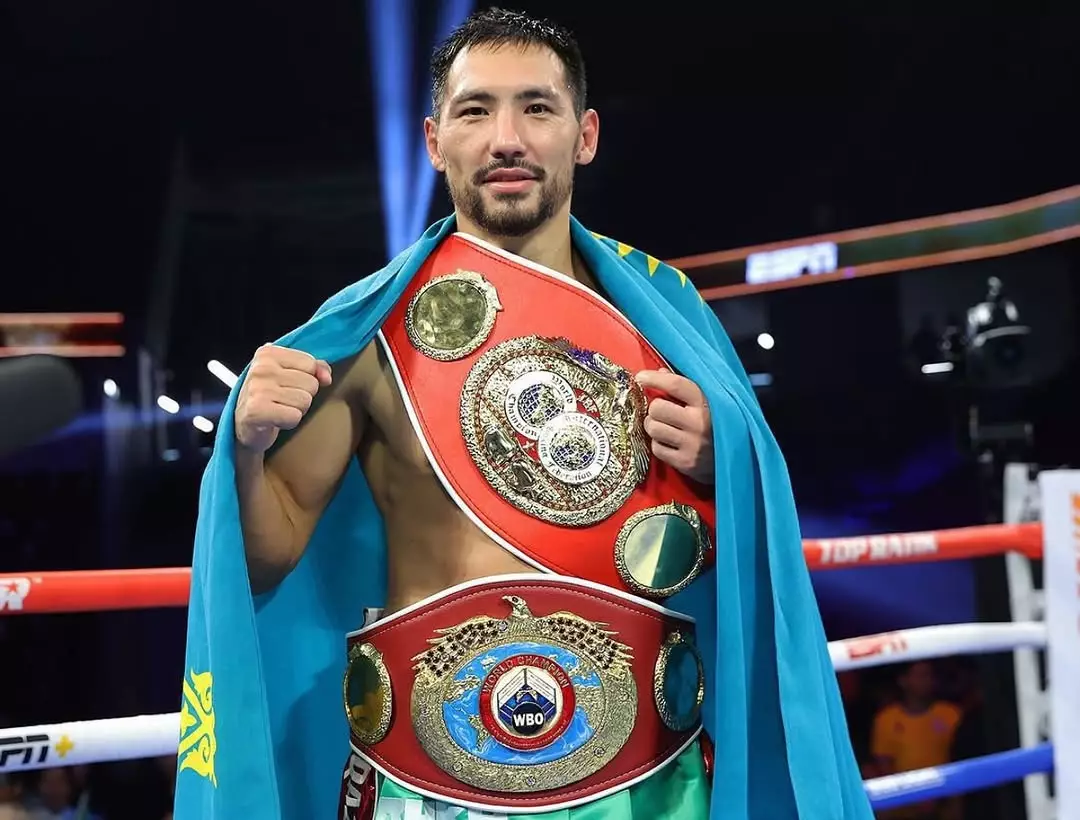 Жәнібек Әлімханұлы WBO белбеуінен бас тартып, жаңа салмаққа өтті
