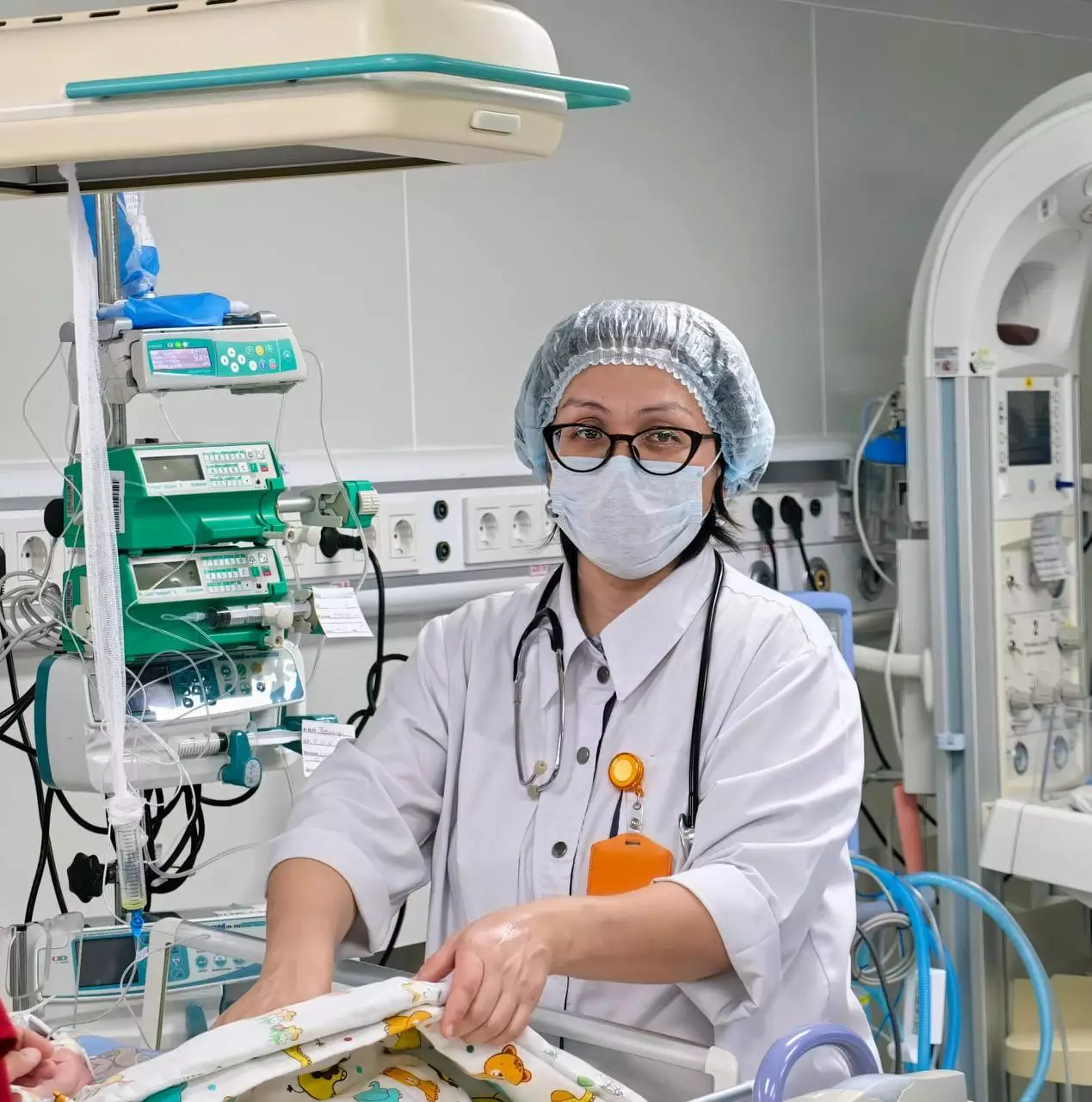 Тайландтан эвакуацияланған шақалақ екі ай күрестен кейін үйіне шықты