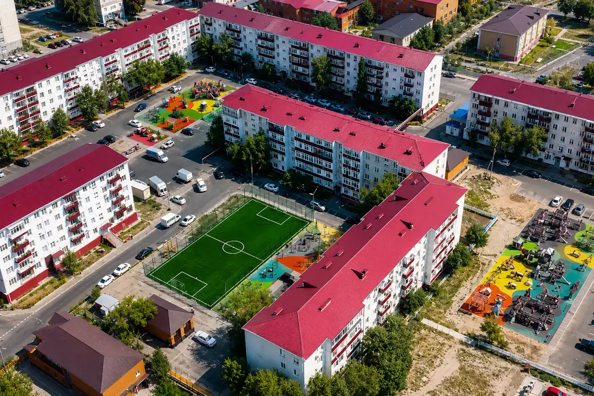 В Атырау открыли новые детские площадки