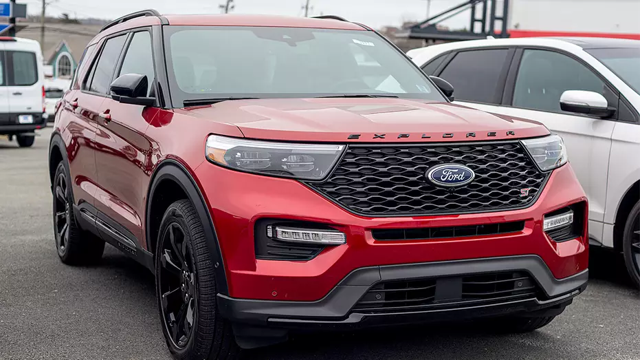 Ford отзывает почти 388 тысяч автомобилей из-за риска травмирования пассажиров второго ряда сидений.