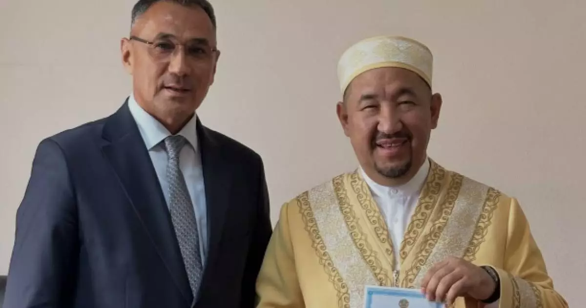  Нұрлан имамға ғаламторда уағыз айтуға мүмкіндік беретін ресми куәлік табысталды 
