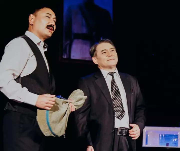 «Арқалықтың ақ таңы»: Өзбекәлі Жәнібековтің тағылымды өмір жолы сахналанды