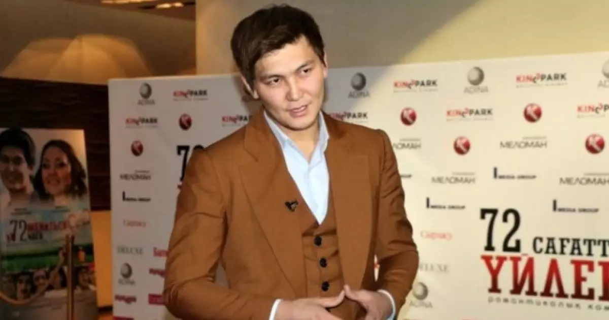  Әнші елді екіге бөлді 