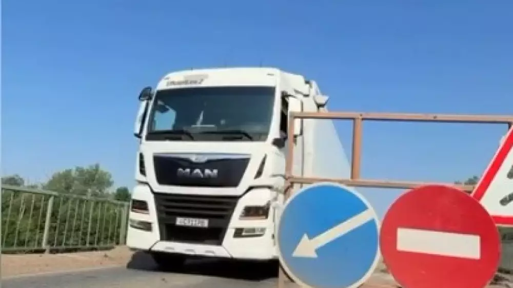 БҚО-дағы халықаралық автожолда көлік қозғалысына шектеу қойылды