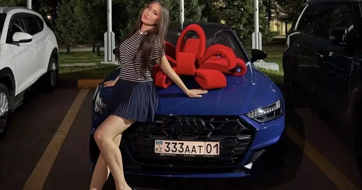  `245 аттың күші бар`: Мөлдір Мұқанның қызына сыйлаған Audi A7 көлігі қанша тұрады? 