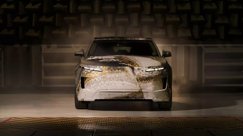 Range Rover показал необычный GT с новым интерьером и электрической установкой