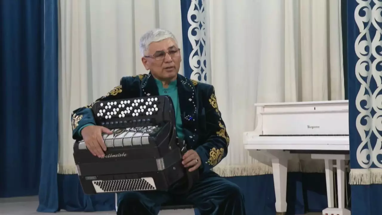 Таразда дәстүрлі әнші әлемдік рекорд орнатты