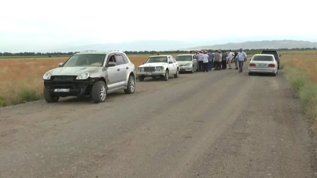 Жамбыл облысы Қаратау ауылындағы жол жөнделмей келеді