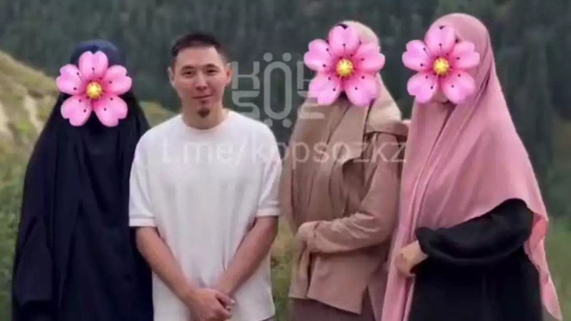 Үш әйелі бар: Көп әйел алуды насихаттаған блогер жауапқа тартылды