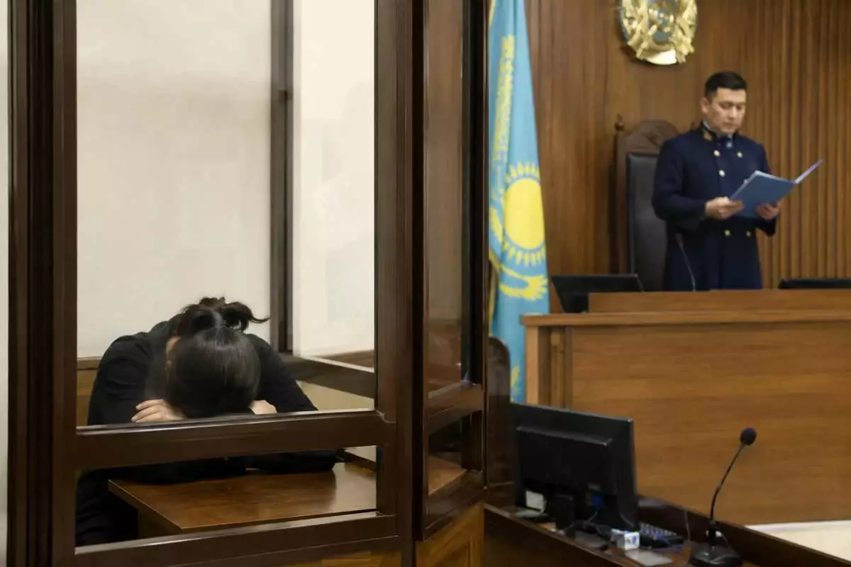 Астанада әйел 60-тан астам адамды алдап, 500 млн теңге жымқырған