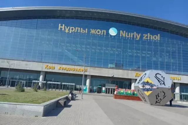 Астанада «Нұрлы жол» вокзалының төбесі опырылып түсті