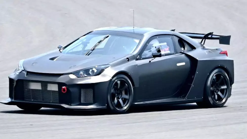MR2 или Celica - в сети появились снимки неизвестной Toyota