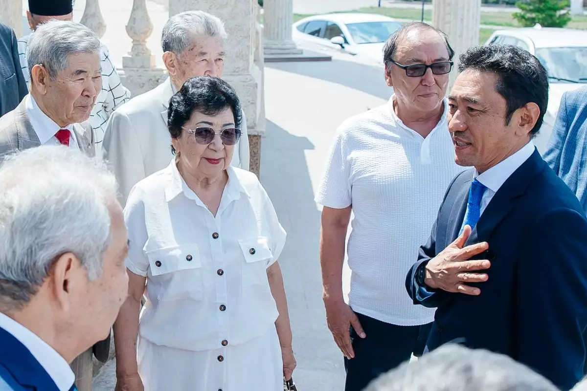 Болат Акчулаков встретился с аксакалами и ветеранами Атырауской области