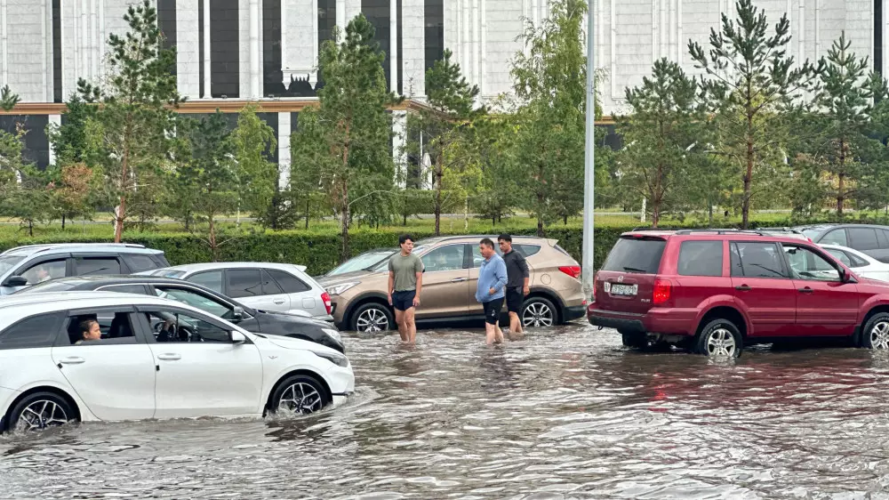 В Астане за день выпало около трети месячной нормы осадков