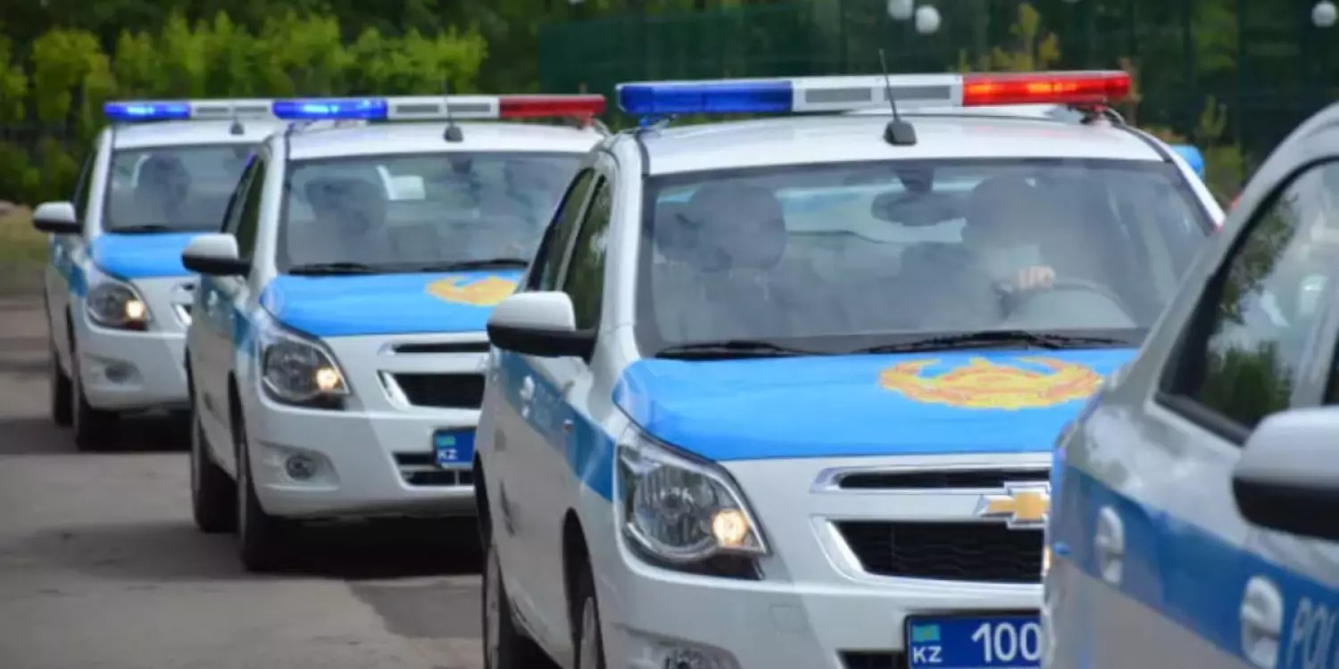 Айыппұлға ренжіген зейнеткер полицейлердің көліктерін өртеп жіберді