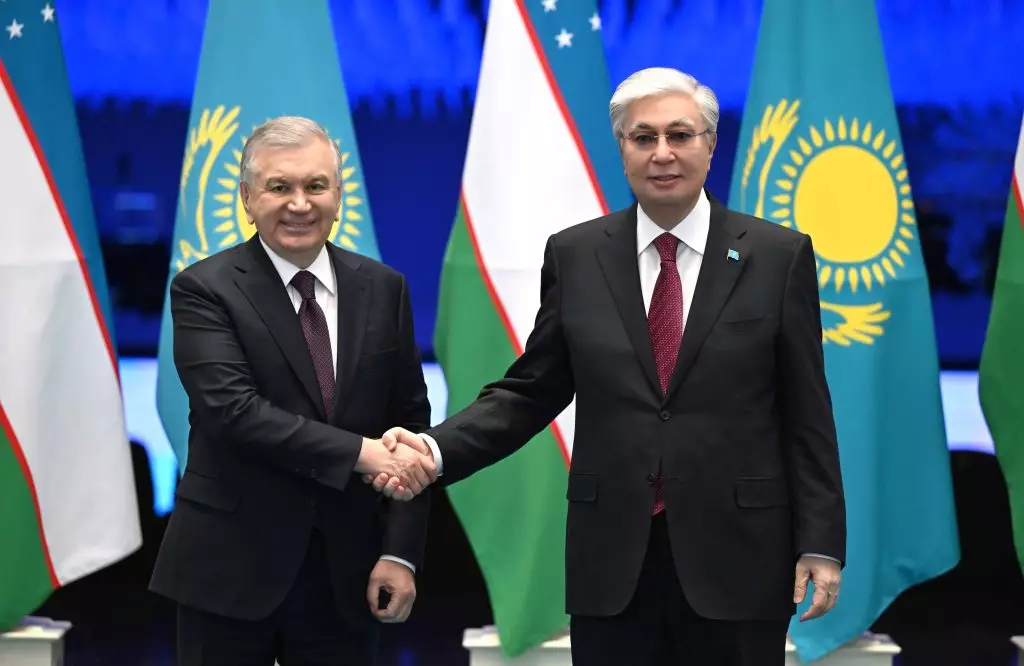 Тоқаев Шавкат Мирзиёевті туған күнімен құттықтады