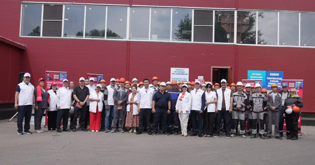  Қазақстан Халық партиясының кандидаттары Павлодар облысының еңбеккерлерімен кездесті 