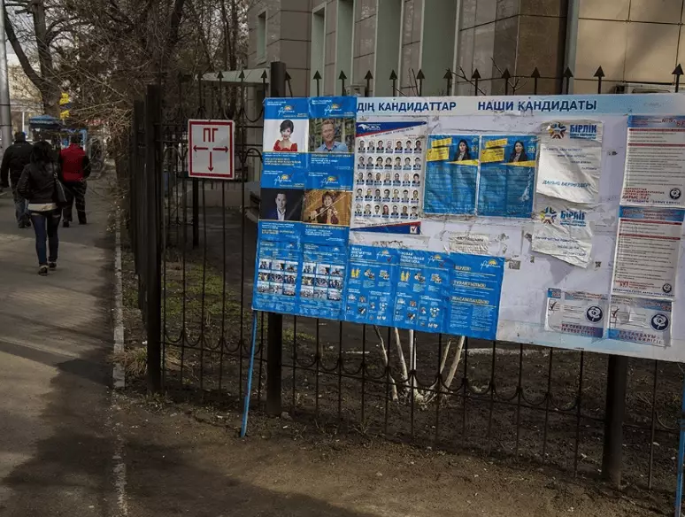 Месяц до выборов: как партии начали агитационную кампанию в Казахстане