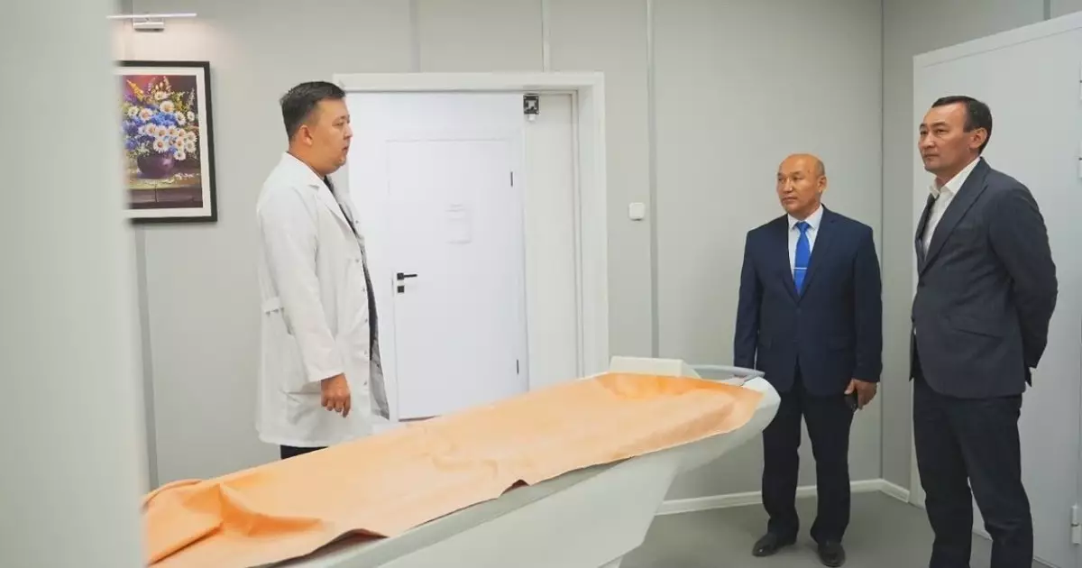  Ұлытау облысының әкімі Жаңаарқадағы құрылыс нысандарын аралады 