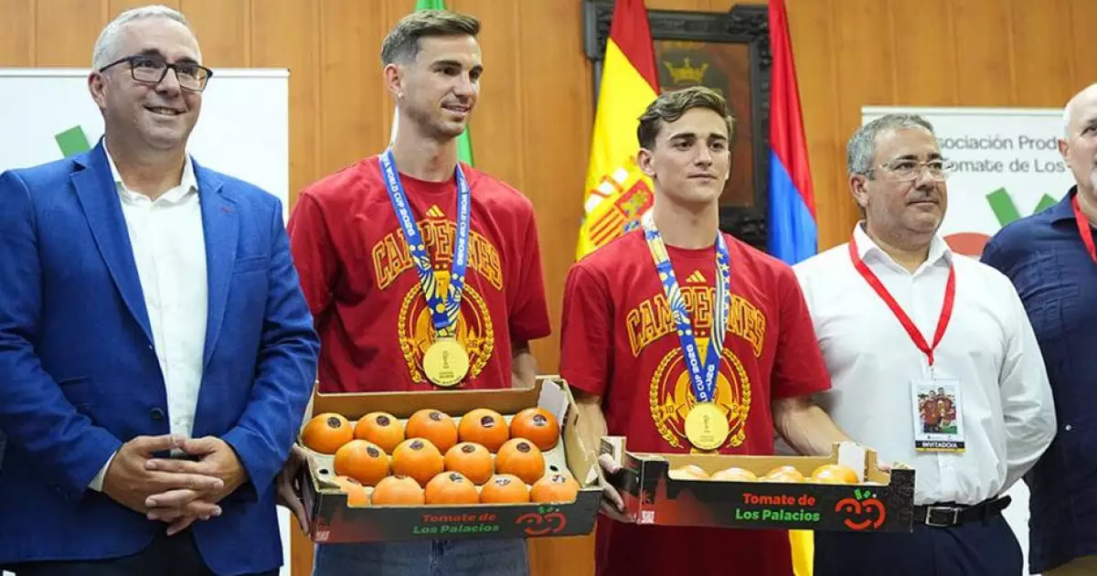  Футболдан әлем чемпиондары сыйға 153,5 келі қызанақ алды 