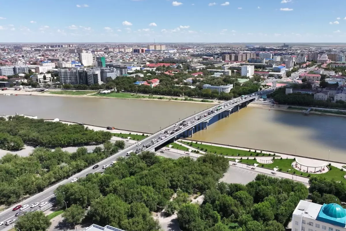 Ремонт после ремонта: центральный мост в Атырау снова закроют
