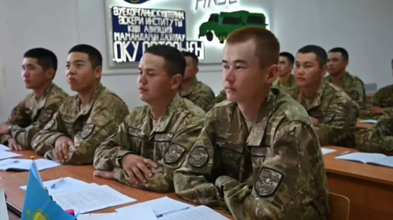 Маңғыстаулық 13 азамат әскерде авиациялық мамандықтарды меңгеріп жатыр