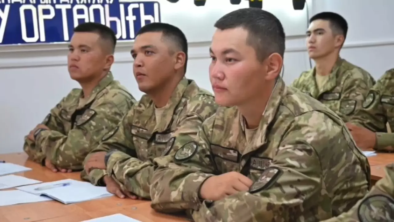 13 односельчан вместе проходят воинскую службу