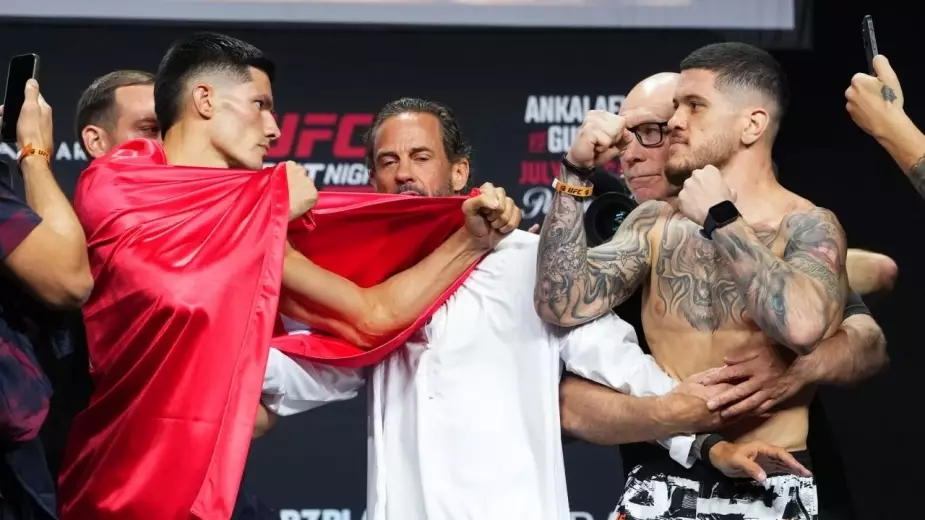 Чеченский боец-модель слетел с боя на турнире UFC в Абу-Даби