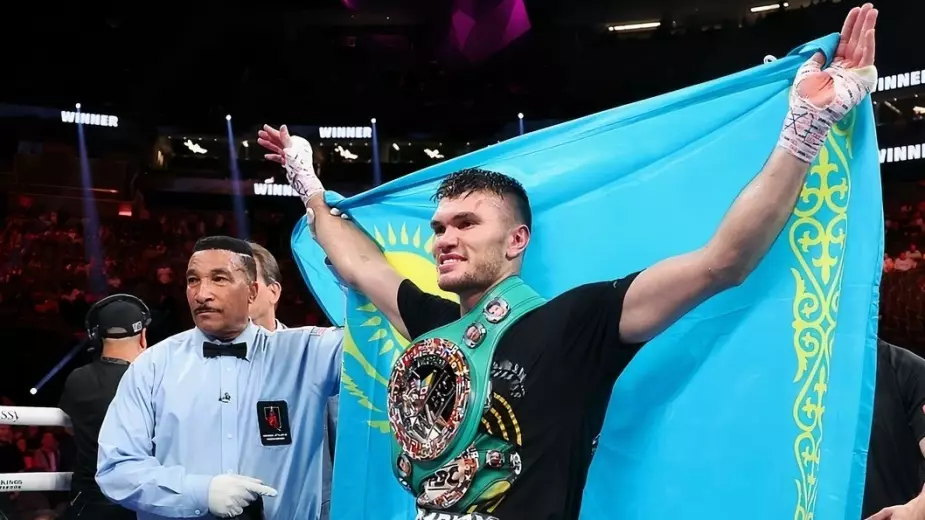 Али Ахмедов нокаутировал боксера из ЮАР в бою за титул временного чемпиона IBO
